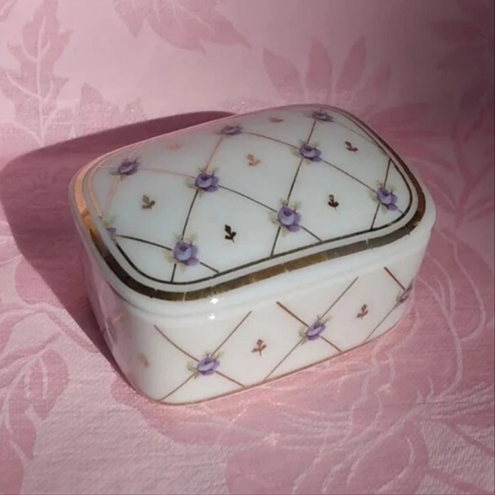Vintage Otagiri DAINTY PURPLE FLOWER gold white ceramic trinket jewelry box